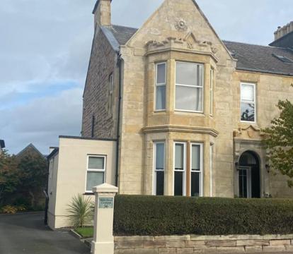 Photo of Miller House Courtyard