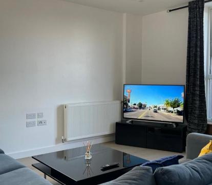 Photo of Modern & Spacious Penthouse in North London