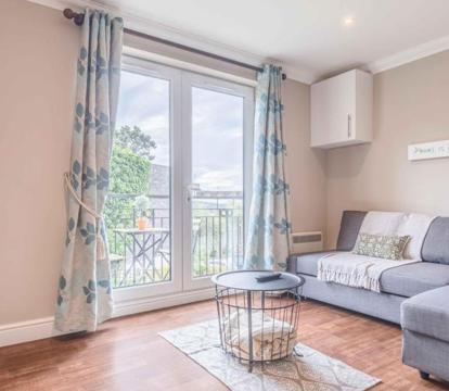 Photo of Modern apartment within short walk of The Castle, High Street and Long Walk - FREE PARKING
