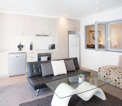 Photo of Envy Luxe 1 BR Executive Apartment in the heart of Braddon Wine Wifi Netflix Secure Parking Canberra