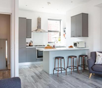 Photo of Modern Luxury Apartment, Sleeps 6, Best Location