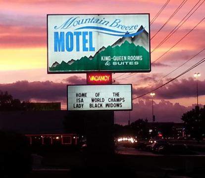 Photo of Mountain Breeze Motel