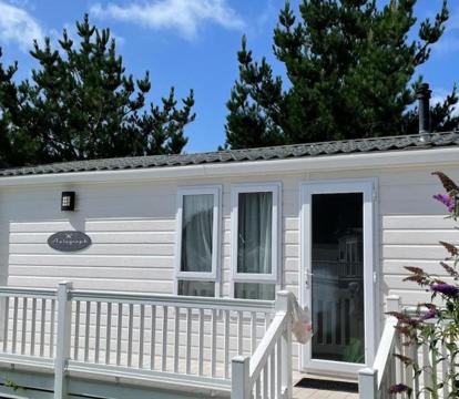 Photo of New Forest Retreat Shorefield Country Park