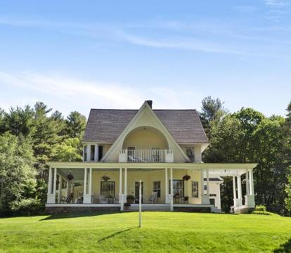 Escape to Romance: Unwind at Our Handpicked Selection of Romantic Hotels in Bridgton (Maine)