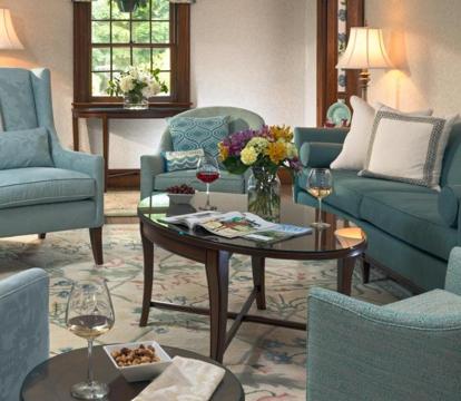 Escape to Romance: Unwind at Our Handpicked Selection of Romantic Hotels in Chatham (Massachusetts)