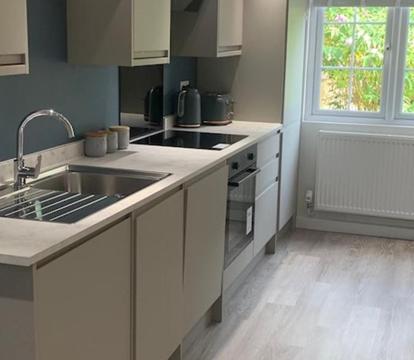 Photo of One bedroom apartment close to bracknell station with parking