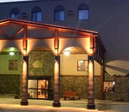 Photo of Blackstone Lodge and Suites