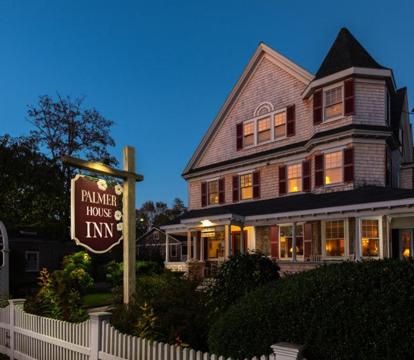 Escape to Romance: Unwind at Our Handpicked Selection of Romantic Hotels in Falmouth (Massachusetts)
