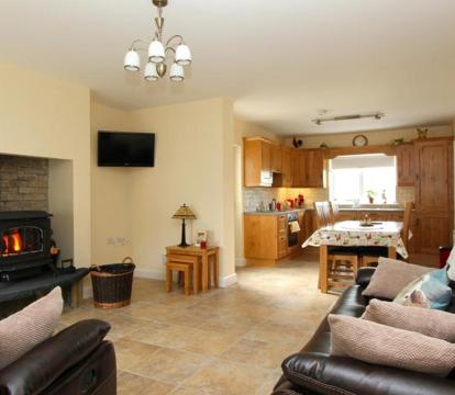 Photo of Pat Larry's Cottage