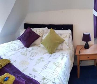 Photo of PEACEFUL RETREAT HIDEAWAY SURREY