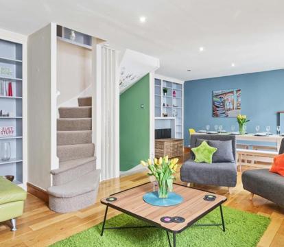 Photo of Pebble Mews House - By My Getaways - parking for one small car