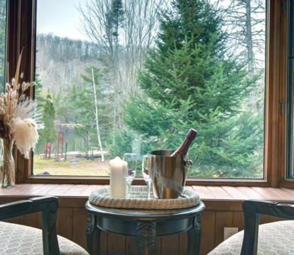 Photo of Hotel Le Petit Lac Sainte-Adèle