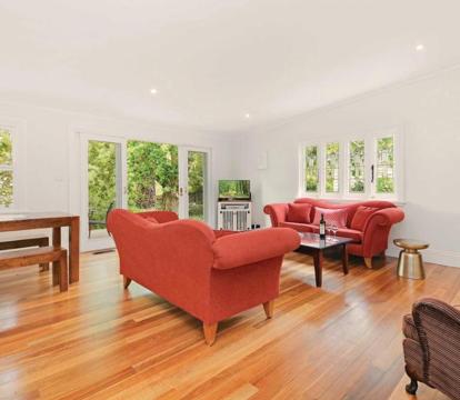 Photo of Poet's Cottage - Fireplace, Close to Treks