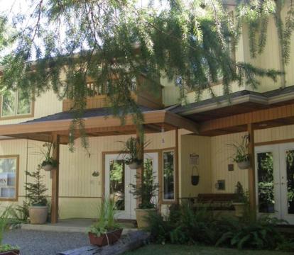 Photo of Cedar Wood Lodge Bed & Breakfast Inn