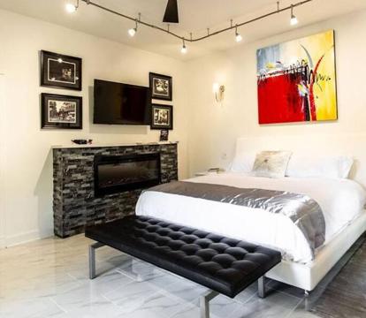 Photo of Private Luxury Suite with Hot Tub Downtown Eureka Springs