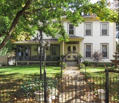 Photo of Raindrops On Roses Bed & Breakfast