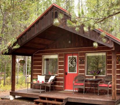Photo of Reclusive Moose Cabins