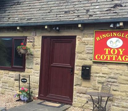 Photo of Ringinglow Toy Cottage