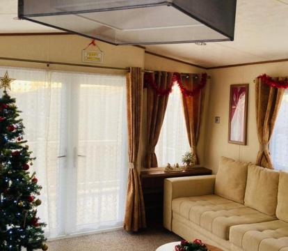 Photo of RJ Luxury caravan hire 2 with Hot Tub