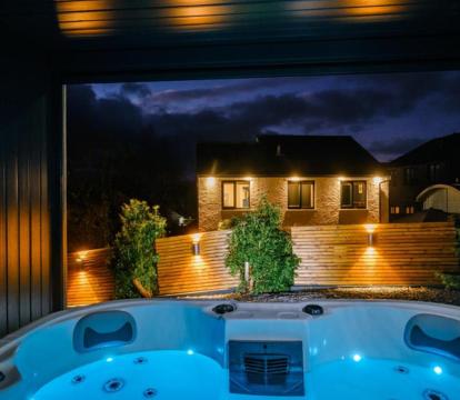 Photo of Rockside - Luxury 1 bedroom home with hot tub central, parking pet friendly