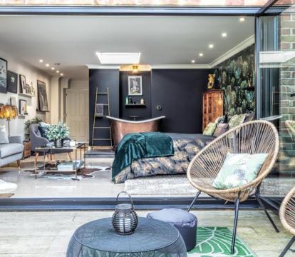 Photo of Room at the Races