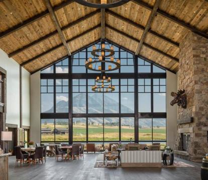 Escape to Romance: Unwind at Our Handpicked Selection of Romantic Hotels in Pray (Montana)