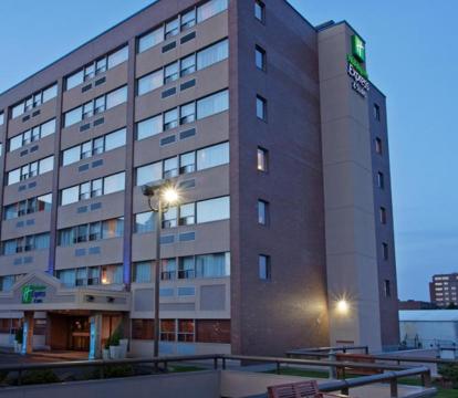 Best hotels with Babysitting and Childcare services in New Brunswick for adults who need a break to relax and unwind together.