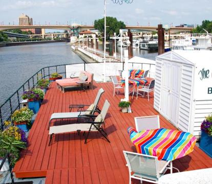 Photo of The Covington Houseboat