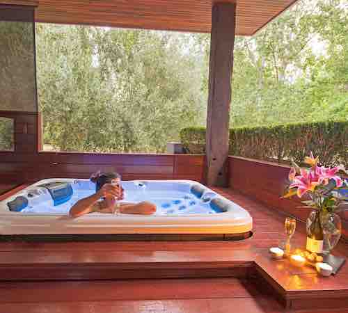 Hotels with a jacuzzi in the room in Australia