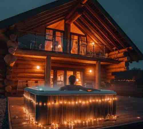 Hotels with a jacuzzi in the room in Canada