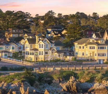 Escape to Romance: Unwind at Our Handpicked Selection of Romantic Hotels in Pacific Grove (California)