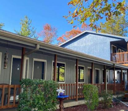 Photo of Shady Acre Inn and Suites