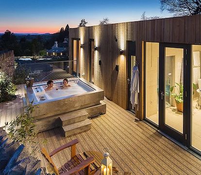 Hotels with hot tub in room in Great Britain