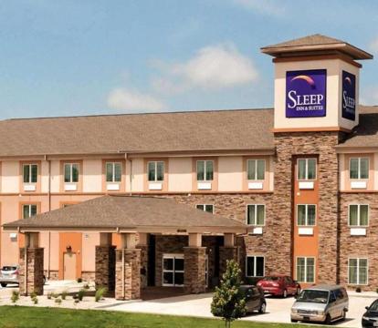 Escape to Romance: Unwind at Our Handpicked Selection of Romantic Hotels in Fort Scott (Kansas)