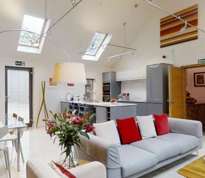 Photo of South Lodge