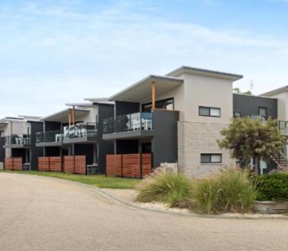 Photo of Captains Cove 1st Floor Spa Luxury Apartments - Free Netflix