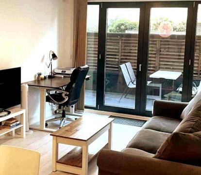 Photo of Two-bedroom Luxury Apartment with workspace, FREE PARKING & Balcony