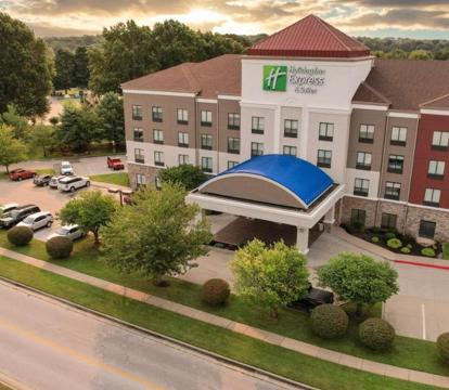 Photo of Holiday Inn Express and Suites Springfield Medical District, an IHG Hotel