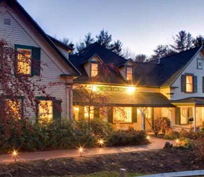 Escape to Romance: Unwind at Our Handpicked Selection of Romantic Hotels in Holderness (New Hampshire)