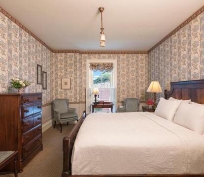 Photo of St James Hotel