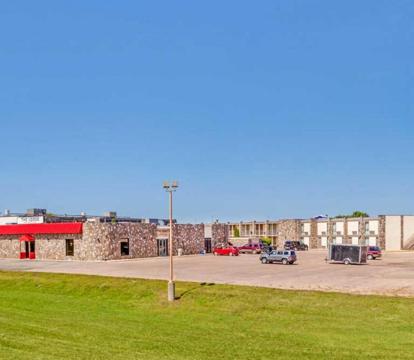 Photo of Econo Lodge Inn & Suites Brookings
