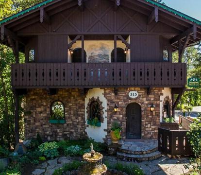 Photo of Storybook Riverside Inn