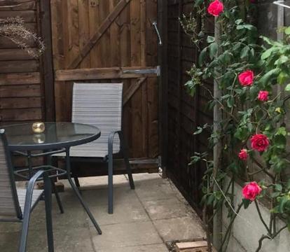 Photo of Studio-2 Staines,Heathrow, London-own entrance