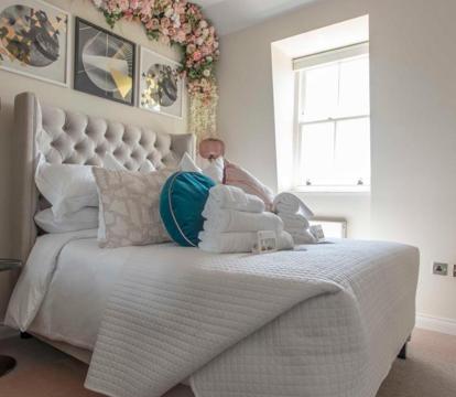 Photo of Beautiful, modern apartment in Hope Place Bath, 1 Bedroom Luxury City Centre Apartment with Beautiful City Views, a stones throw from The Royal Crescent in Bath