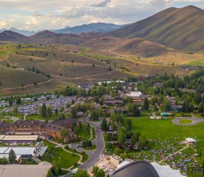 Best hotels with Babysitting and Childcare services in Idaho for adults who need a break to relax and unwind together.