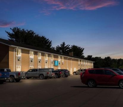 Photo of SureStay Hotel by Best Western Thomson