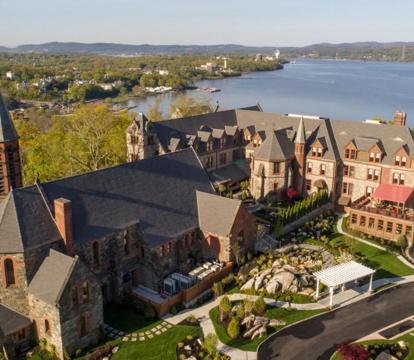 Best hotels with Spa and Wellness Center in Peekskill (New York State)