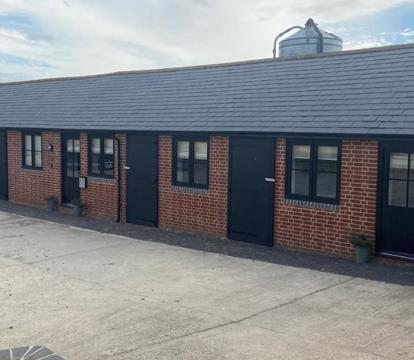 Photo of Cowley Farm, Preston Bissett, Buckingham