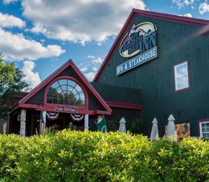 Photo of The Common Man Inn, Spa & Lodge