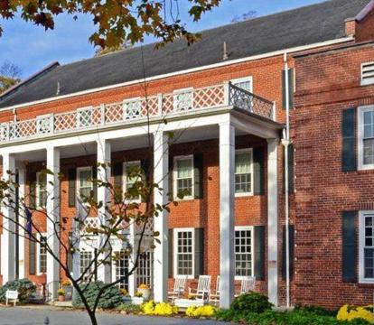 Best hotels with Spa and Wellness Center in Berkeley Springs (West Virginia)